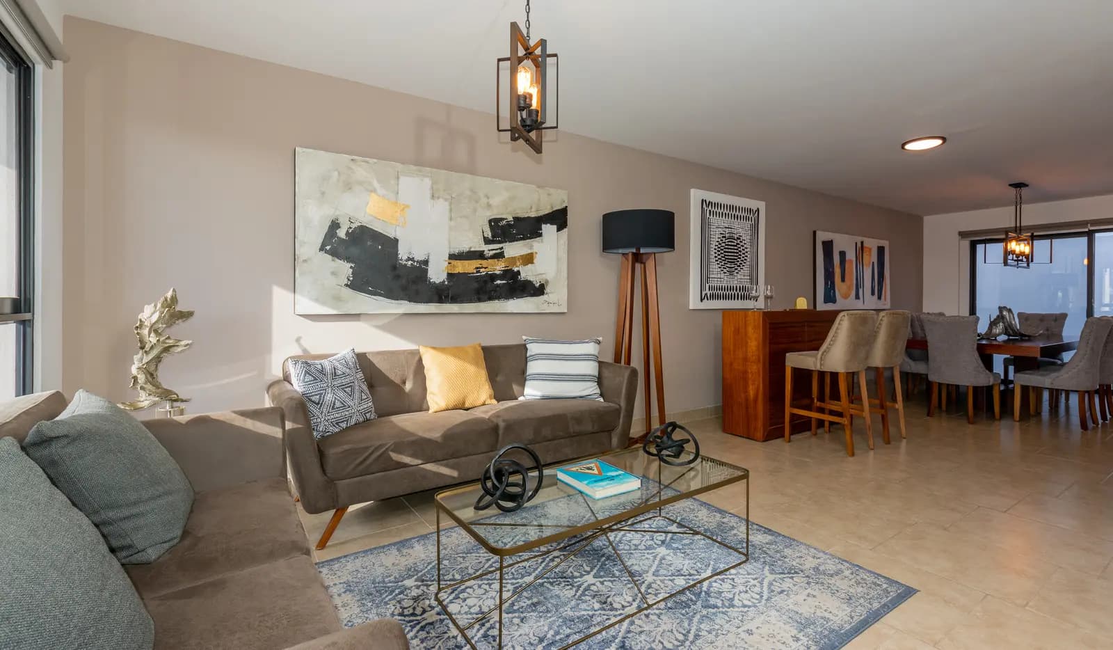 Casa de 3 Recámaras, cada una con Baño · 141 m² — foto 3