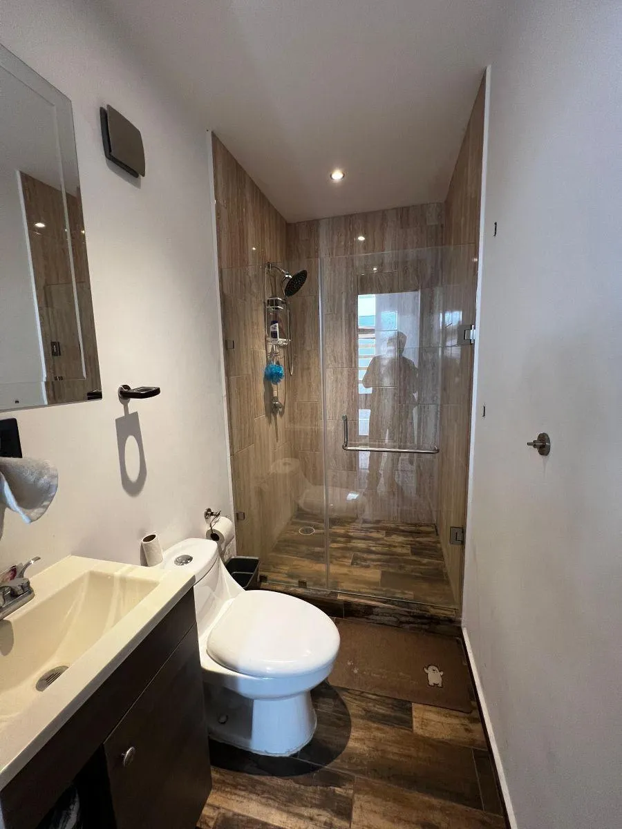 Casa en Tres Niveles con Sótano · 4 Recámaras y 4 Baños · Juriquilla — foto 4